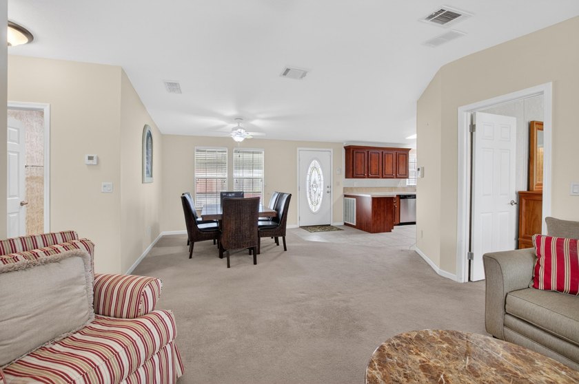 Beautifully maintained 2012 manufactured home offering over 1 - photo 21