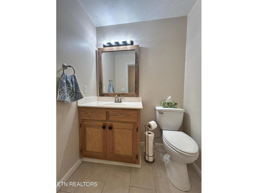 Welcome home to comfort and charm in the highly sought-after - photo 22