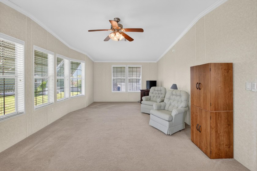 Beautifully maintained 2012 manufactured home offering over 1 - photo 28