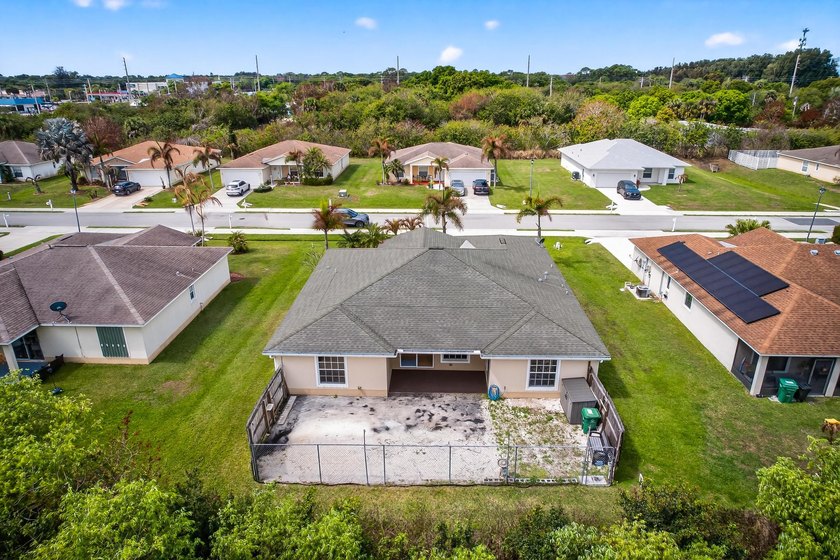 REDUCED! Welcome home to this 4 bedroom, 2 1/2 bath CBS home - photo 30