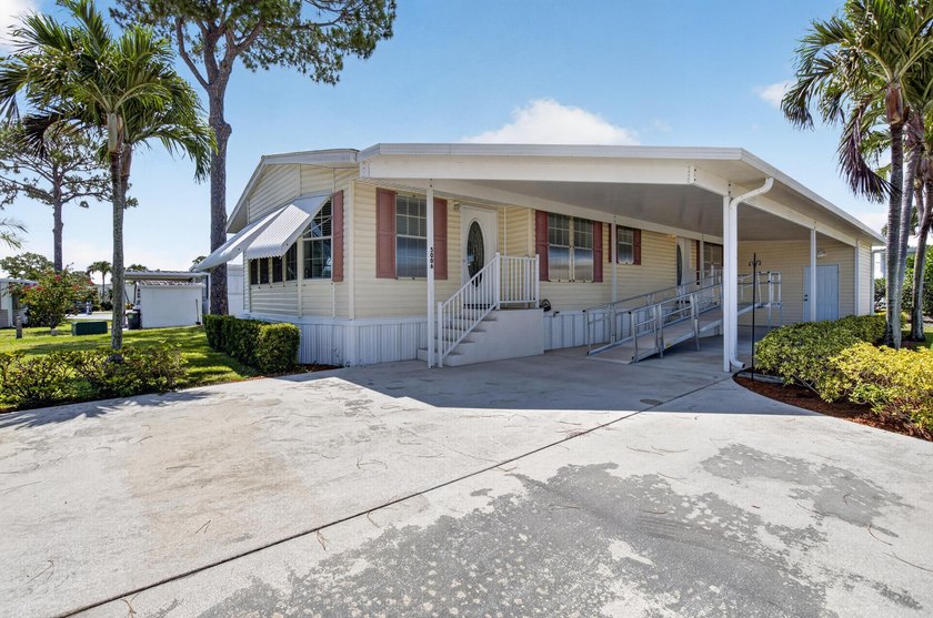 Beautifully maintained 2012 manufactured home offering over 1 - photo 35