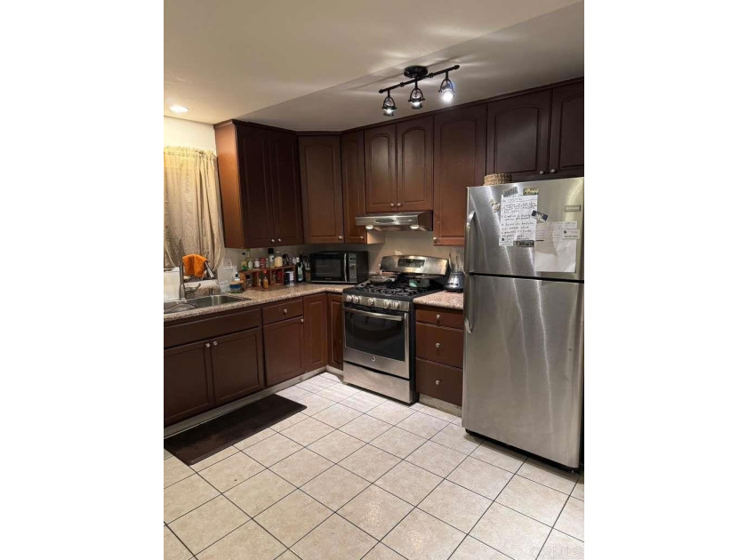 Walking Distance To Schools, Entertaining, Shopping &amp; Commercial - photo 3