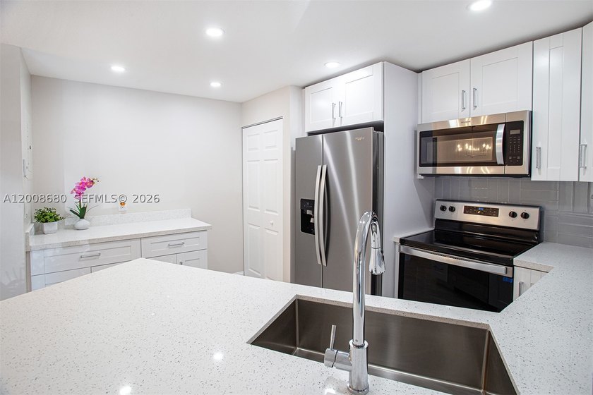 Experience resort-style 55+ living in this fully remodeled - photo 2