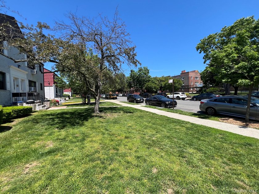 NO INTERVIEW / Garden-Style 1 Bedroom Coop for Sale in South - photo 14