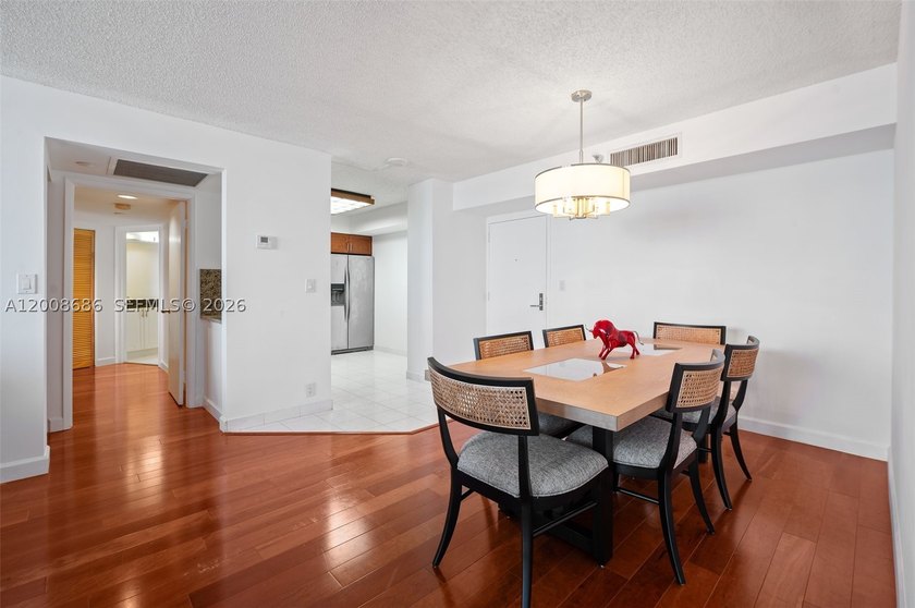 Breathtaking Ocean views, 2 beds/2 baths waterfront condo unit - photo 3