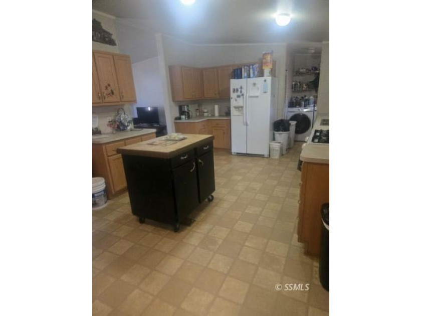 Priced to Sell! This well-maintained 3-bedroom, 2-bath home - photo 7