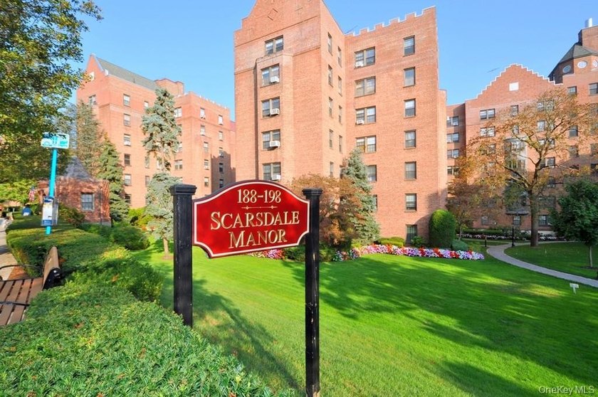 Step into this beautifully renovated 2-bedroom, 2-bath residence - photo 6