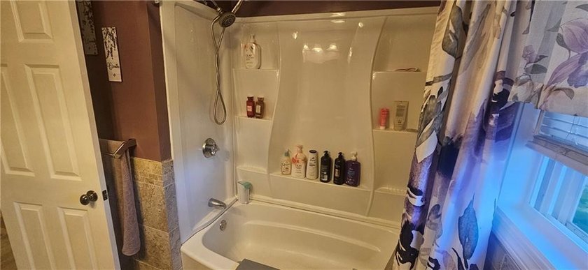 Sharp, renovated 3 bedroom ranch located in a great area which - photo 11