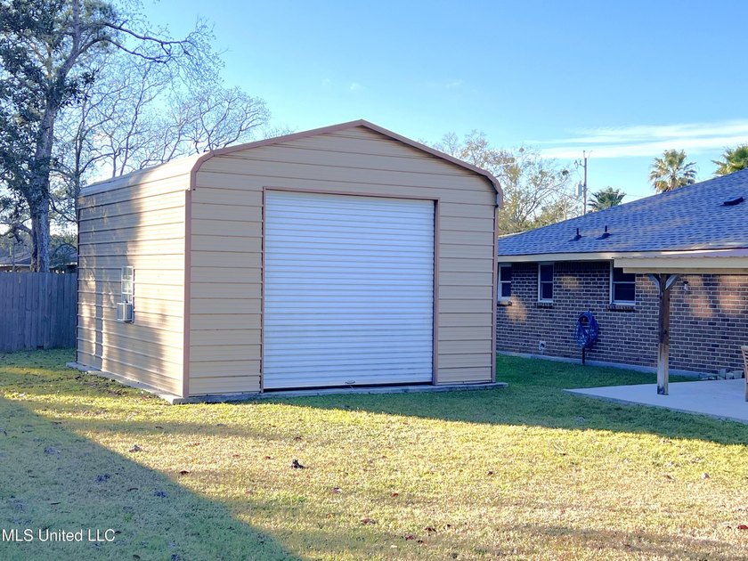 Your New Home Awaits! This charming 3-bedroom, 1.5-bath home - photo 12
