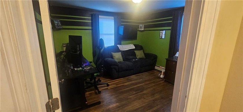 Sharp, renovated 3 bedroom ranch located in a great area which - photo 12