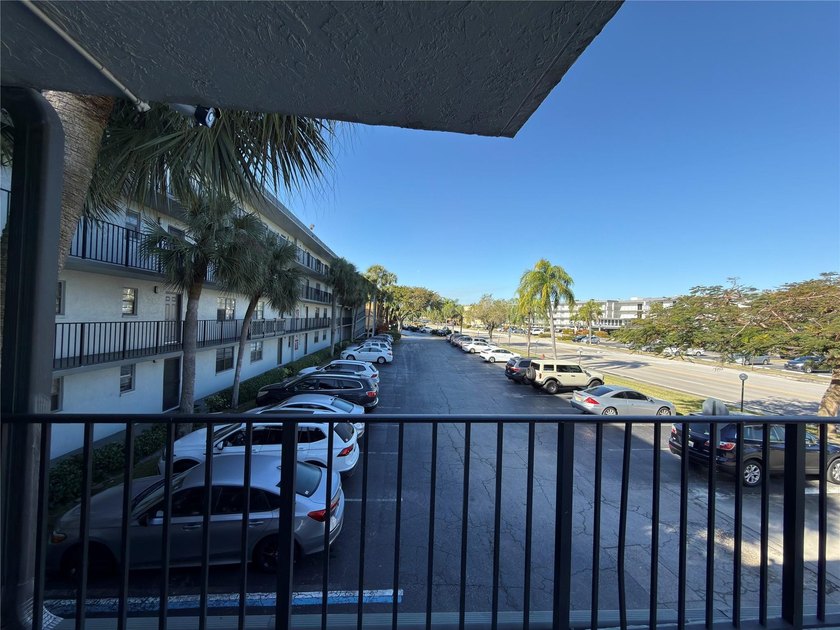 Welcome to beautiful Boca Raton! This move-in ready unit is a - photo 14