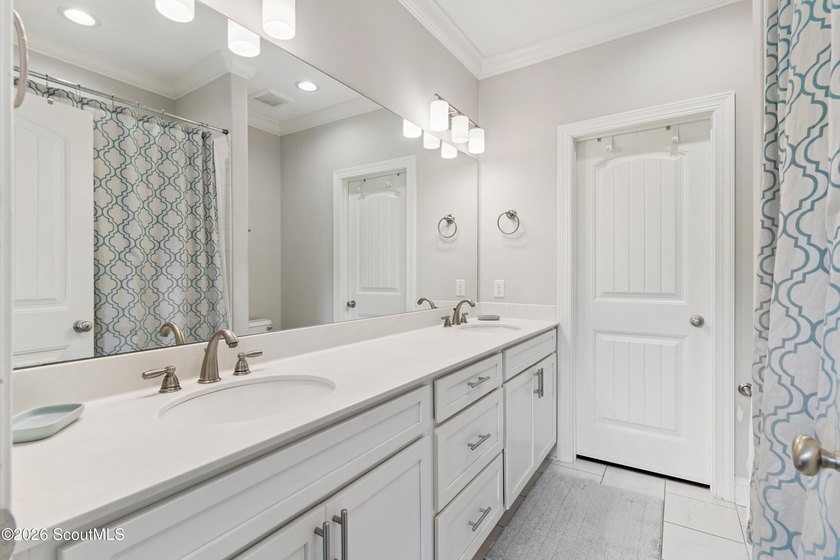 Rare opportunity to own a penthouse (top floor) in the Village - photo 17