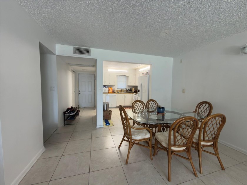 Welcome to beautiful Boca Raton! This move-in ready unit is a - photo 28