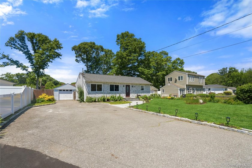 Lovely updated, expanded ranch in West Islip school district - photo 2