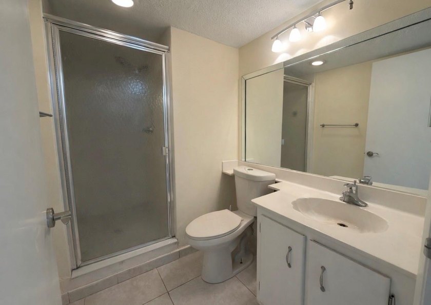 Welcome to beautiful Boca Raton! This move-in ready unit is a - photo 32