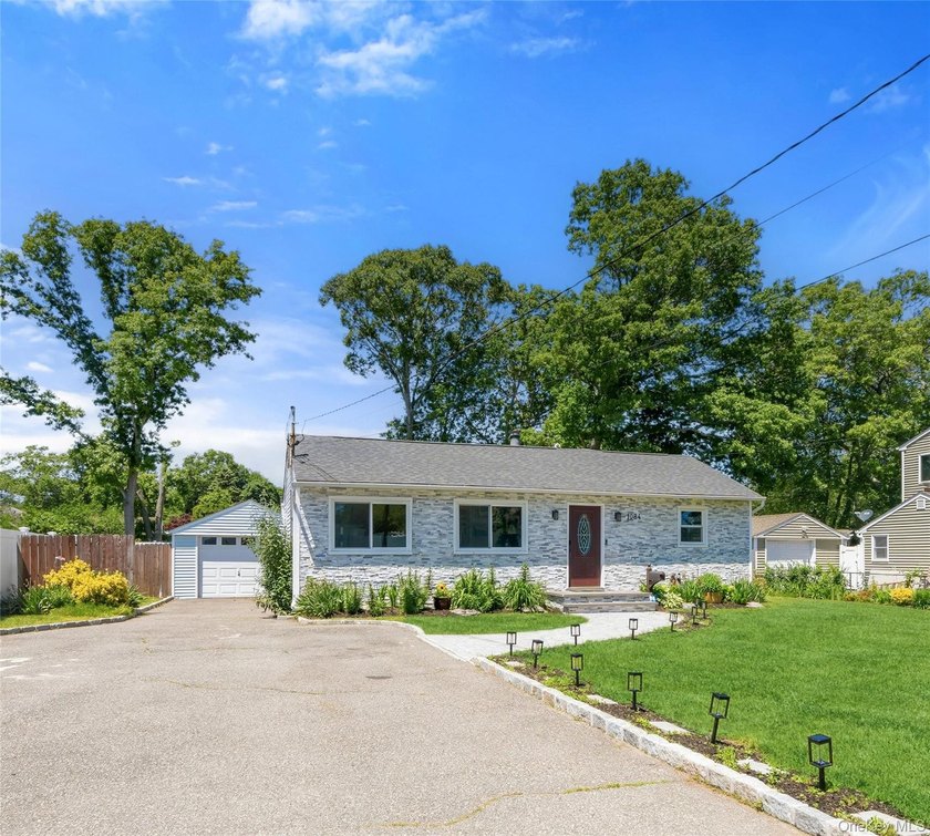 Lovely updated, expanded ranch in West Islip school district - photo 3