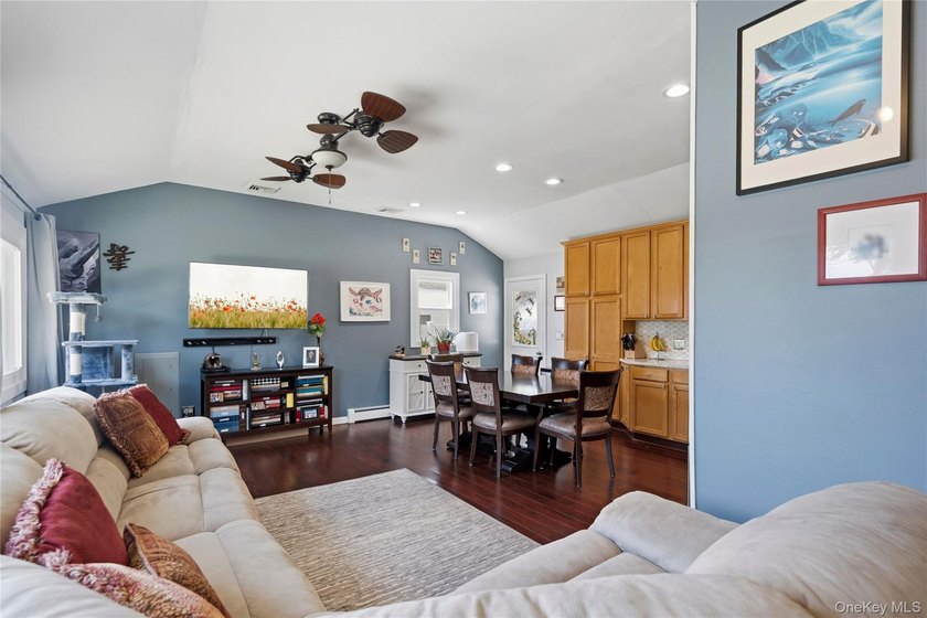 Lovely updated, expanded ranch in West Islip school district - photo 6