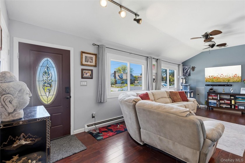 Lovely updated, expanded ranch in West Islip school district - photo 8