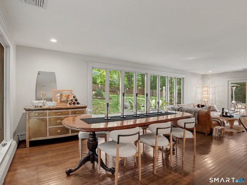 Spacious and beautifully updated ranch offering the perfect - photo 11