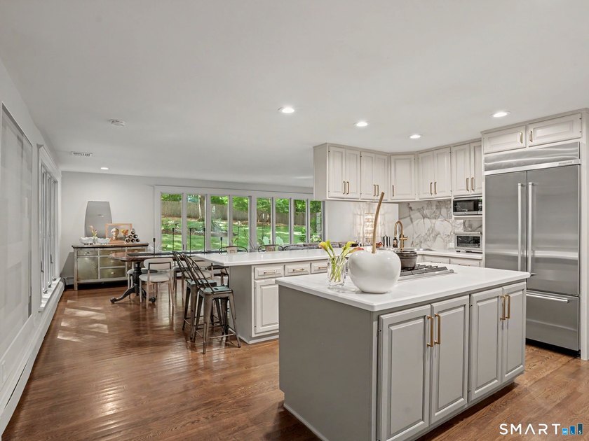 Spacious and beautifully updated ranch offering the perfect - photo 13