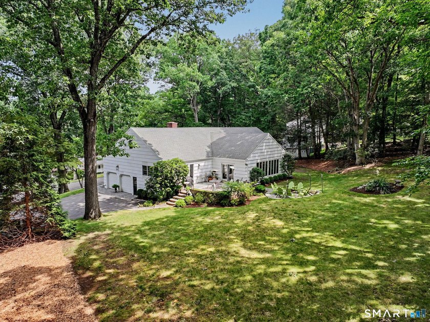 Spacious and beautifully updated ranch offering the perfect - photo 28