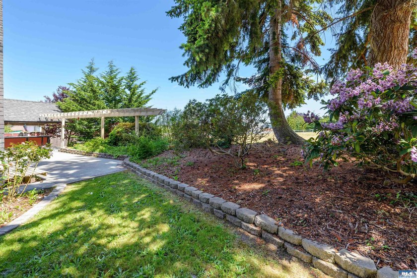 Nestled in the heart of sunny Sequim, this stunning A-frame home - photo 34