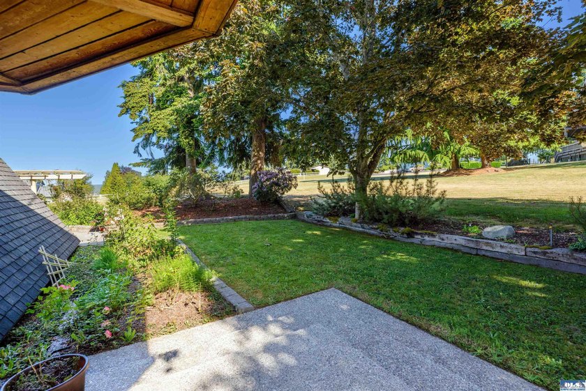 Nestled in the heart of sunny Sequim, this stunning A-frame home - photo 43