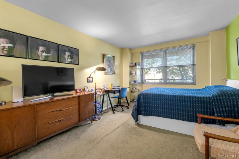 Welcome to this spacious one bedroom apartment offering comfort - photo 5