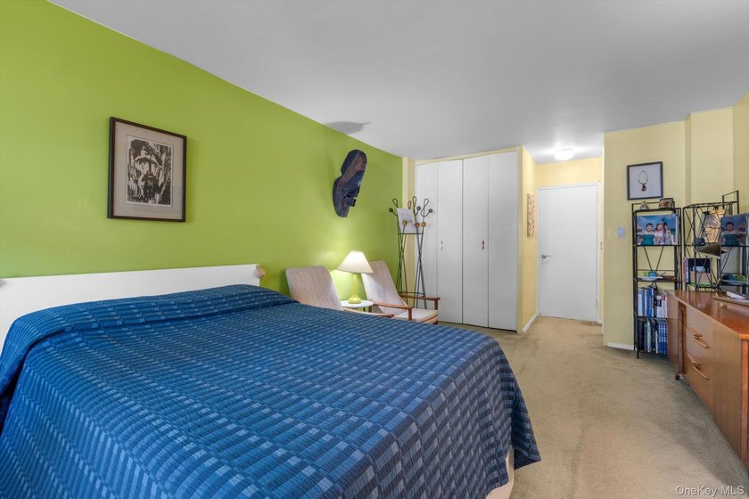 Welcome to this spacious one bedroom apartment offering comfort - photo 6