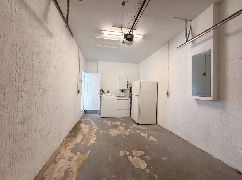 Imagine 453 N Deerfield Ave, a residence recently updated with - photo 15