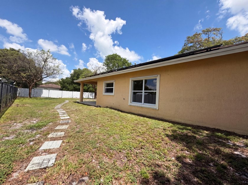 Imagine 453 N Deerfield Ave, a residence recently updated with - photo 16