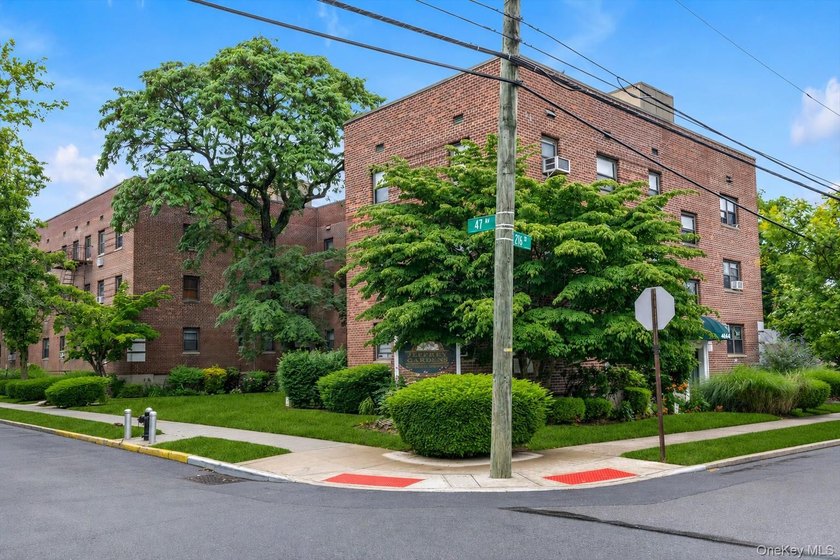 This beautiful 1 bedroom, 1 bath residence at Jeffrey Gardens - photo 17