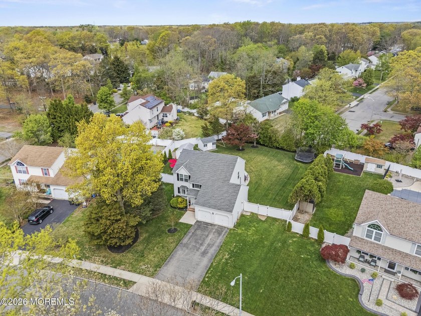 Stunning Colonial set on a beautifully landscaped property with - photo 47