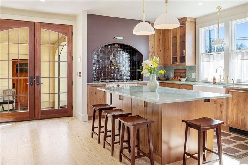 Located in Newport's Historic Point neighborhood, this newly - photo 8