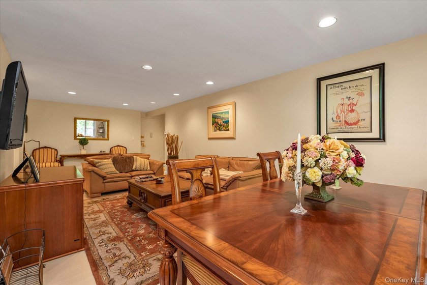 Welcome to this beautifully maintained 2-bedroom, 2-bath co-op - photo 10