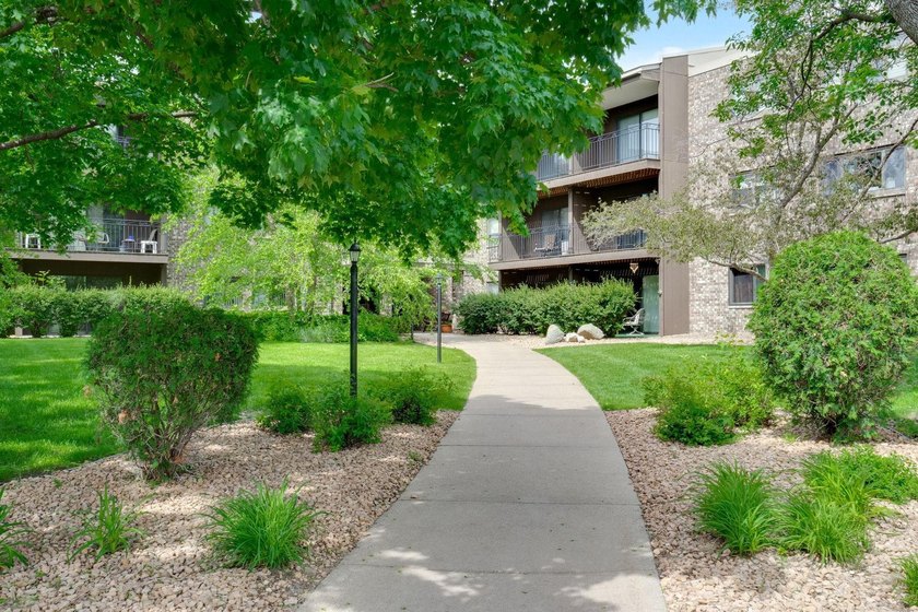 This Edina location is within minutes of a vast array of - photo 2