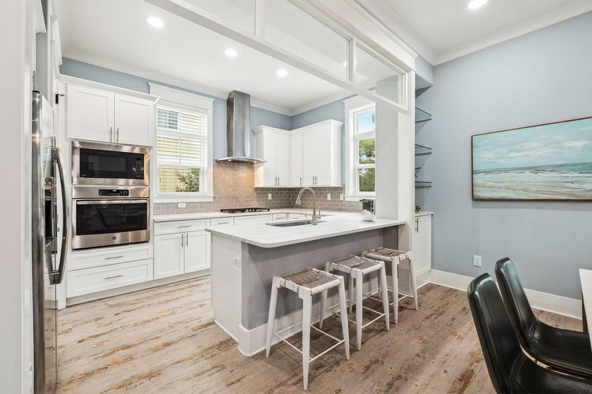 Welcome to your dream retreat, nestled in the serene community - photo 24