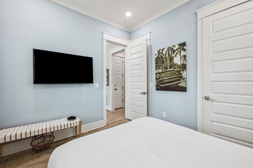 Welcome to your dream retreat, nestled in the serene community - photo 33