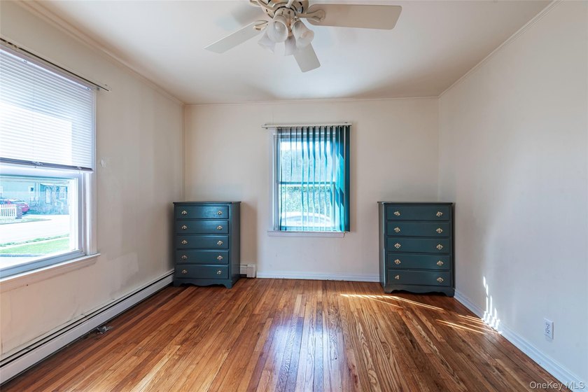 Charming Cape in Glen Cove - Space, Style, and Convenience - photo 16