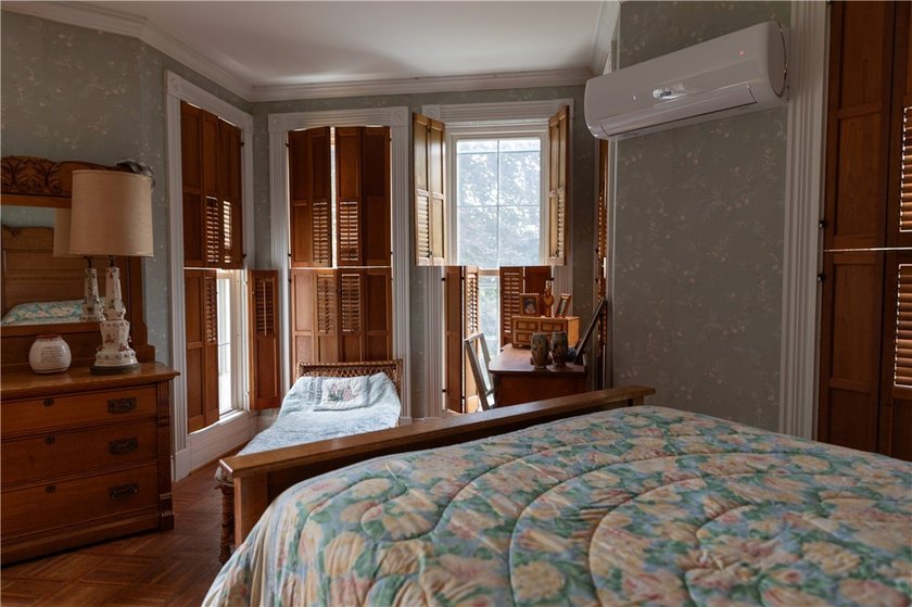 Dreams Do Come True Here! A large Victorian with a garage apt &amp; - photo 23