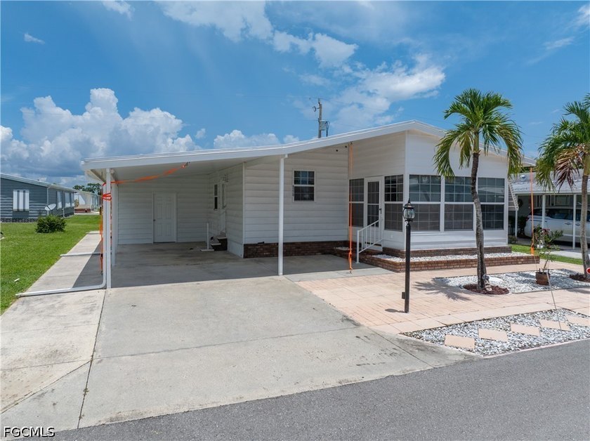 Welcome to this beautifully maintained, move-in-ready home - photo 25