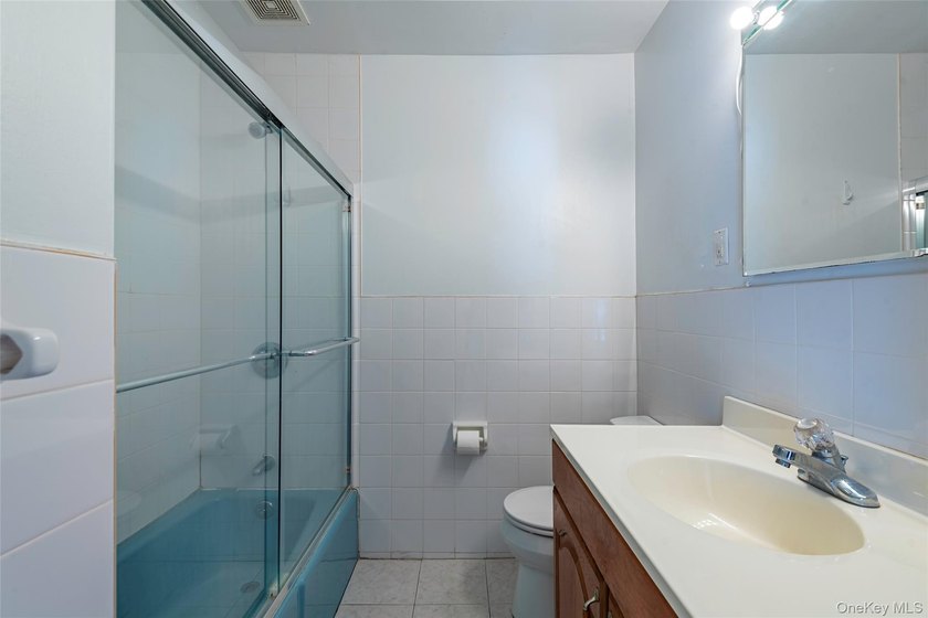 Charming Cape in Glen Cove - Space, Style, and Convenience - photo 25