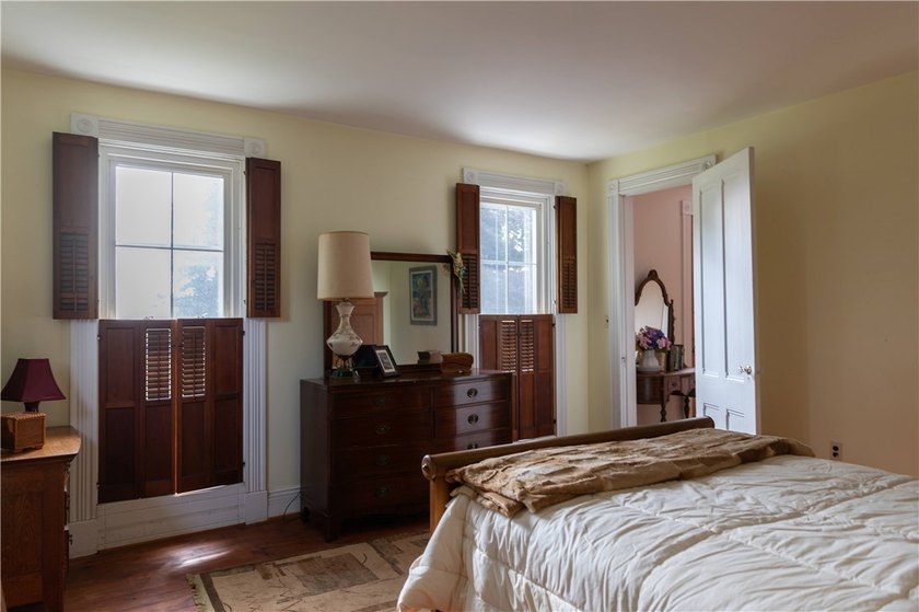 Dreams Do Come True Here! A large Victorian with a garage apt &amp; - photo 27