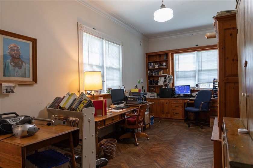 Dreams Do Come True Here! A large Victorian with a garage apt &amp; - photo 29
