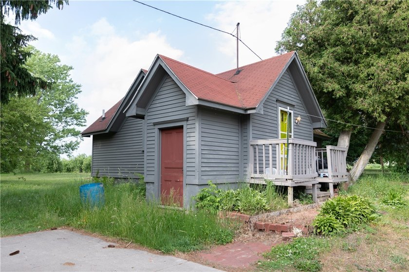 Dreams Do Come True Here! A large Victorian with a garage apt &amp; - photo 34