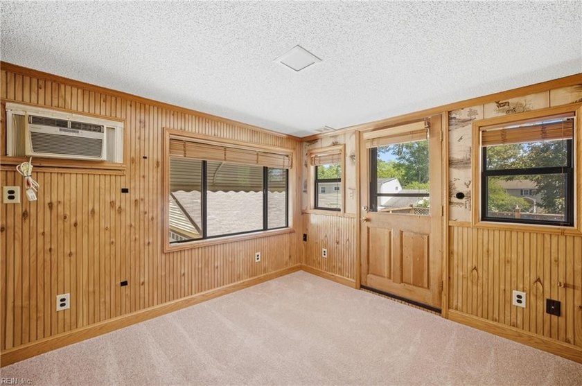 Meticulously maintained 2-story home in sought-after Poplar - photo 34