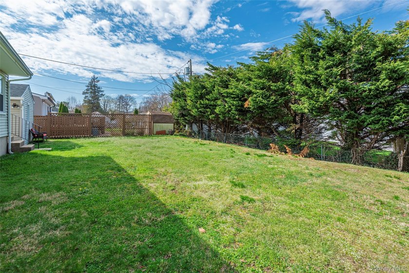 Charming Cape in Glen Cove - Space, Style, and Convenience - photo 34