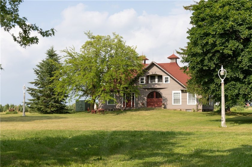 Dreams Do Come True Here! A large Victorian with a garage apt &amp; - photo 36