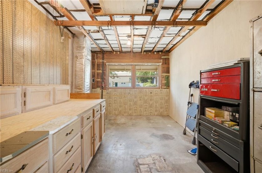 Meticulously maintained 2-story home in sought-after Poplar - photo 36