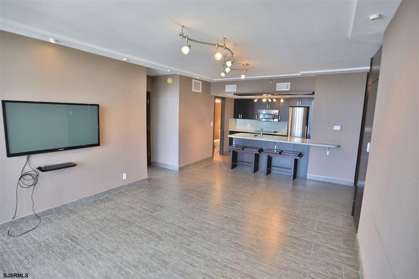 STUNNING!! One bedroom, 1.5 bath unit at the ENCLAVEPLETELY - photo 5